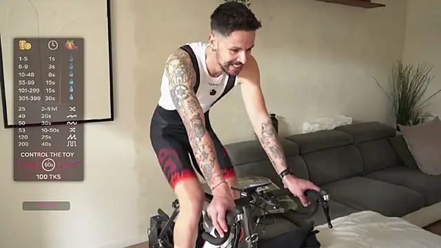 Snapshot of monsieurguitsxxx chatting on 03.21.26 monsieurguitsxxx online show from 03.21.26