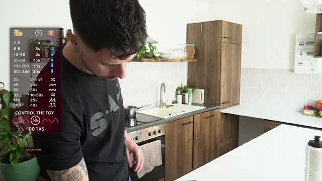 Snapshot of monsieurguitsxxx chatting on 03.29.26 monsieurguitsxxx online show from 03.29.26