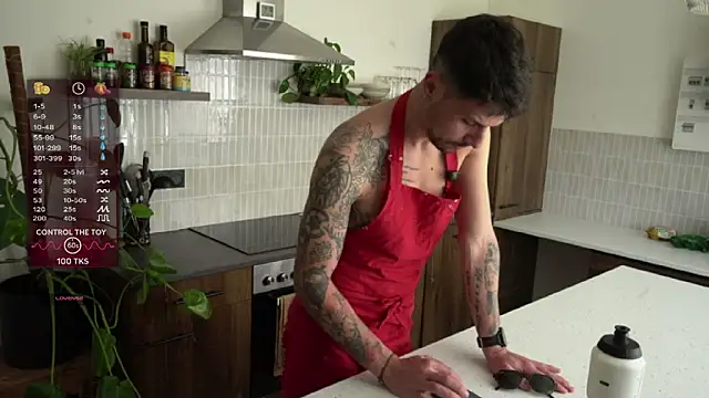 Snapshot of monsieurguitsxxx chatting on 04.07.26 monsieurguitsxxx online show from 04.07.26