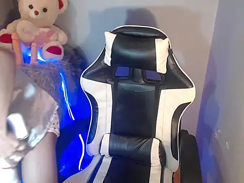 Snapshot of Yourasianbabyemma chatting on 11.03.25 Yourasianbabyemma online show from 11.03.25