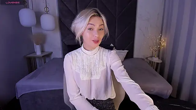 AlysiaSun  online show from 10.17.25