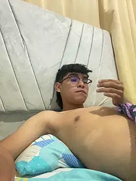 Snapshot of Muchachito18 chatting on 11.15.25 Muchachito18 online show from 11.15.25