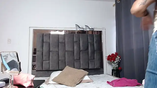 Salmma Milf online show from 03.17.26