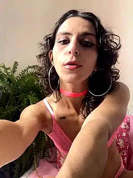 Snapshot of yvessblue chatting on 11.25.25 yvessblue online show from 11.25.25