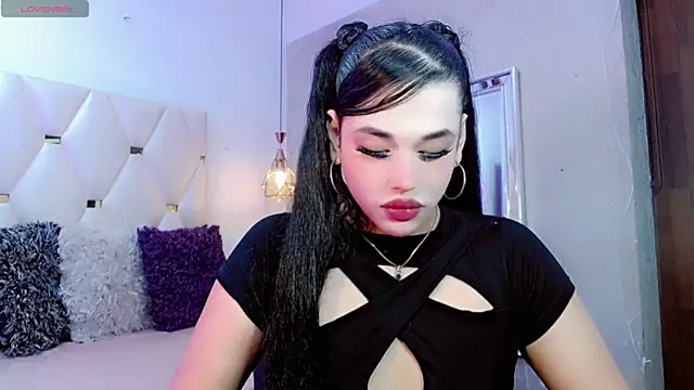 Daniela Embeer  online show from 11.19.25