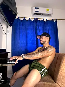 Kylian Alessandro online show from 11.23.25