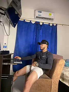 Kylian Alessandro online show from 02.25.26