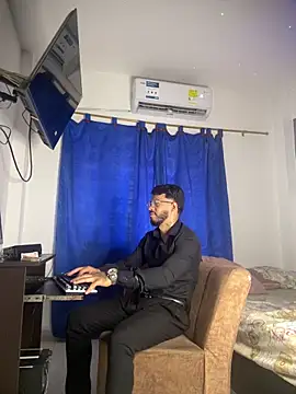 Kylian Alessandro online show from 02.26.26