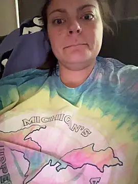 Snapshot of honeygirlox chatting on 10.14.25 honeygirlox online show from 10.14.25