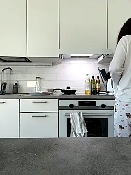 Snapshot of cute_cake chatting on 10.17.25 cute cake online show from 10.17.25