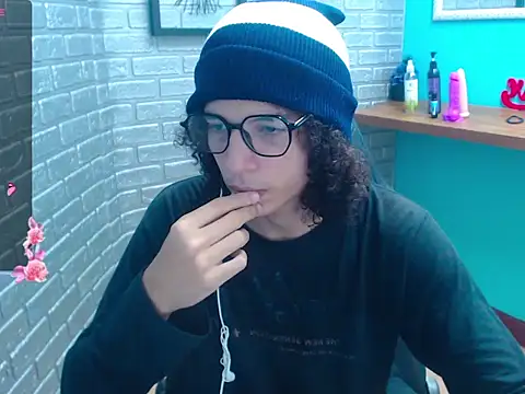 Snapshot of Mike_Miiller_ chatting on 11.06.25 Mike Miiller online show from 11.06.25