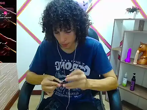 Snapshot of Mike_Miiller_ chatting on 11.18.25 Mike Miiller online show from 11.18.25