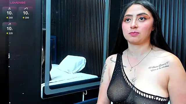 Snapshot of JuliethCruz_ chatting on 11.05.25 JuliethCruz online show from 11.05.25