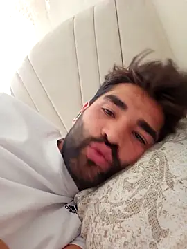 Snapshot of ogiday124 chatting on 11.02.25 ogiday124 online show from 11.02.25