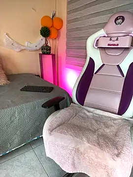 Meggie  online show from 11.04.25