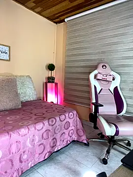 Meggie  online show from 11.21.25