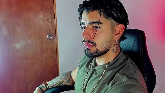 maximo black  online show from 10.30.25