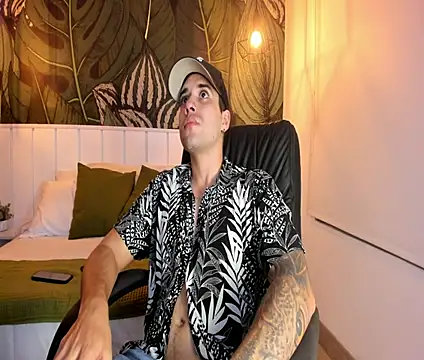 Snapshot of Mike_montoya01 chatting on 10.17.25 Mike montoya01 online show from 10.17.25