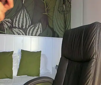 Snapshot of Mike_montoya01 chatting on 10.22.25 Mike montoya01 online show from 10.22.25