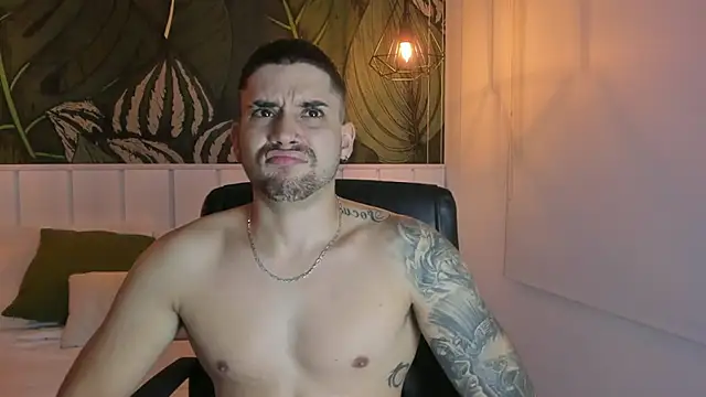 Snapshot of Mike_montoya01 chatting on 11.20.25 Mike montoya01 online show from 11.20.25