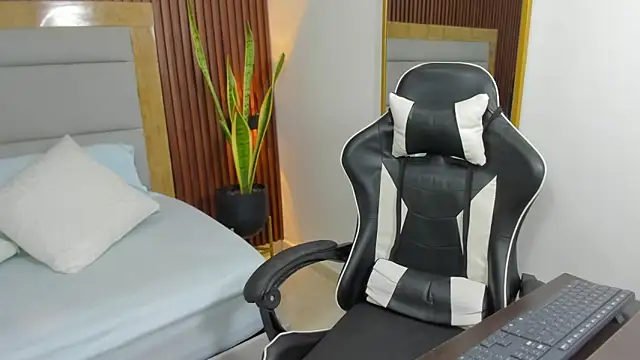 Snapshot of briana_titsworth chatting on 11.20.25 briana titsworth online show from 11.20.25