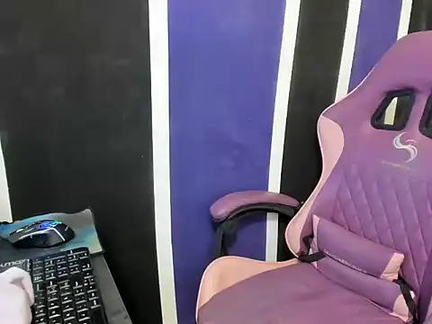 Snapshot of scarleth18 chatting on 02.25.26 scarleth18 online show from 02.25.26