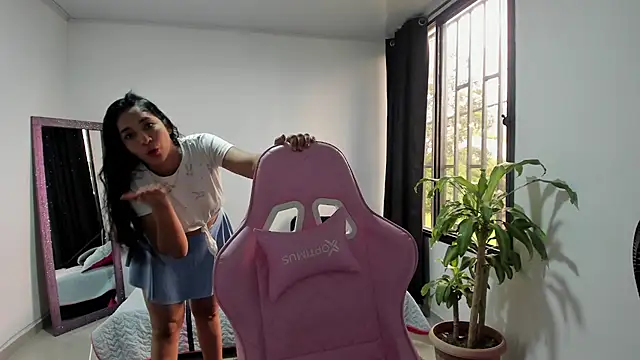 Snapshot of Kruela chatting on 10.27.25 Kruela online show from 10.27.25