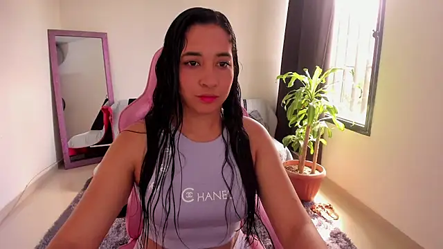 Snapshot of Kruela chatting on 10.28.25 Kruela online show from 10.28.25