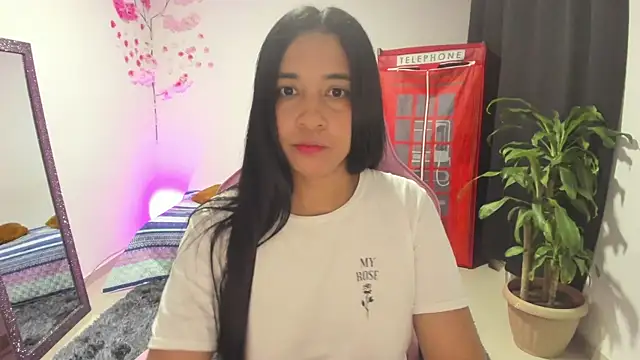 Snapshot of Kruela chatting on 11.19.25 Kruela online show from 11.19.25