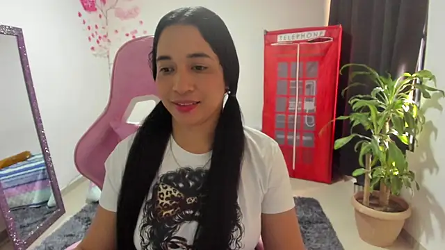 Snapshot of Kruela chatting on 11.20.25 Kruela online show from 11.20.25