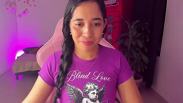 Snapshot of Kruela chatting on 12.01.25 Kruela online show from 12.01.25