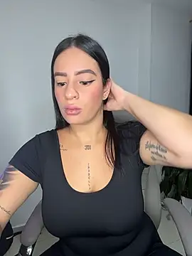 Emily Kurth23 online show from 11.29.25