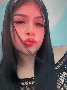 Snapshot of Lucianacuoper chatting on 11.27.25 Lucianacuoper online show from 11.27.25