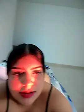 Snapshot of Lucianacuoper chatting on 12.04.25 Lucianacuoper online show from 12.04.25