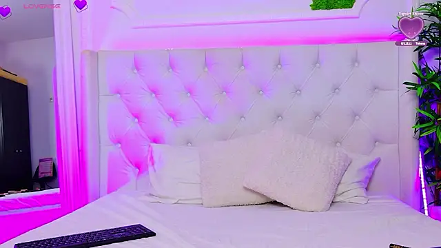 AriannaSins online show from 02.25.26