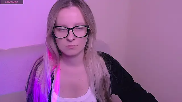 AllaLeomz online show from 11.10.25