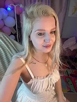 Snapshot of cold_blondie chatting on 06.19.26 cold blondie online show from 06.19.26