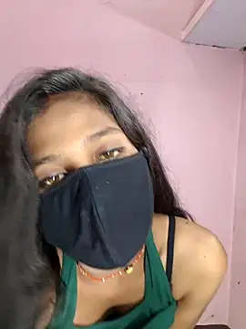 Snapshot of sweet_couple99 chatting on 10.31.25 sweet couple99 online show from 10.31.25