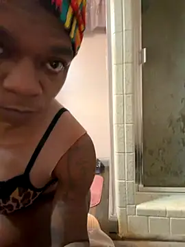 Snapshot of sissy_diorcd chatting on 12.03.25 sissy diorcd online show from 12.03.25