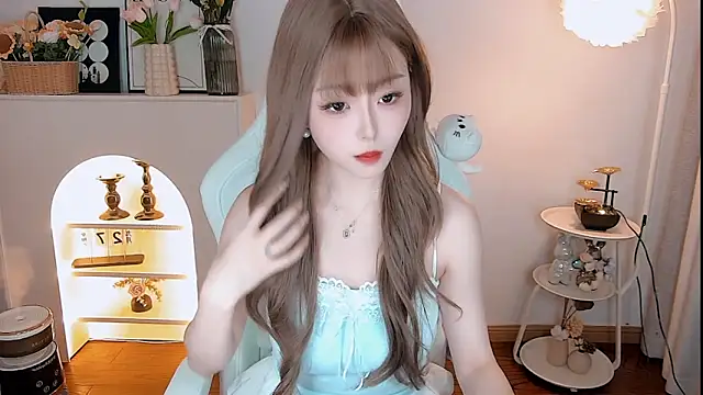 Snapshot of kakakuqi chatting on 10.31.25 kakakuqi online show from 10.31.25