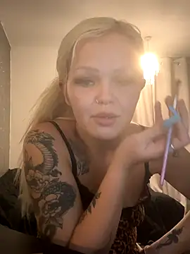 Snapshot of CherryXOX- chatting on 11.17.25 CherryXOX- online show from 11.17.25