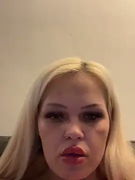 Snapshot of CherryXOX- chatting on 11.24.25 CherryXOX- online show from 11.24.25