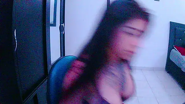 Snapshot of adri_gomez1 chatting on 10.26.25 adri gomez1 online show from 10.26.25