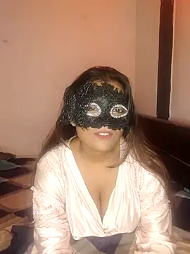 Snapshot of SHIREEN_222 chatting on 11.18.25 SHIREEN 222 online show from 11.18.25