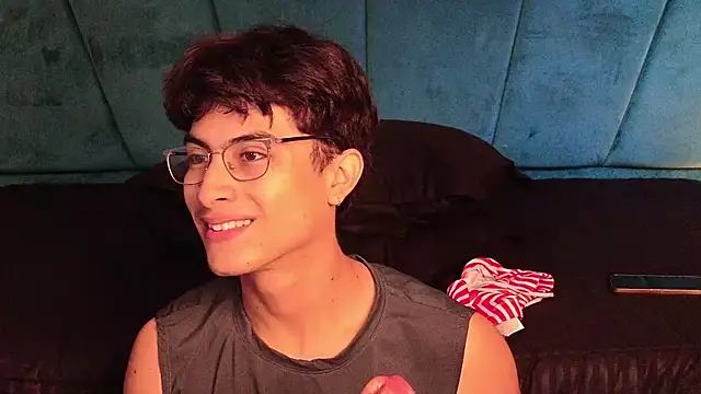 Snapshot of Aaron_Eze chatting on 01.18.26 Aaron Eze online show from 01.18.26