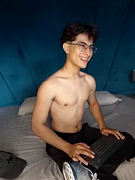 Snapshot of Aaron_Eze chatting on 02.10.26 Aaron Eze online show from 02.10.26