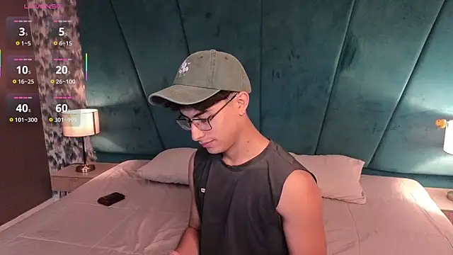 Snapshot of Aaron_Eze chatting on 02.13.26 Aaron Eze online show from 02.13.26