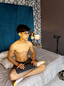 Snapshot of Aaron_Eze chatting on 02.16.26 Aaron Eze online show from 02.16.26