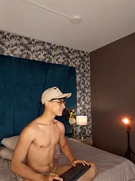 Snapshot of Aaron_Eze chatting on 02.17.26 Aaron Eze online show from 02.17.26