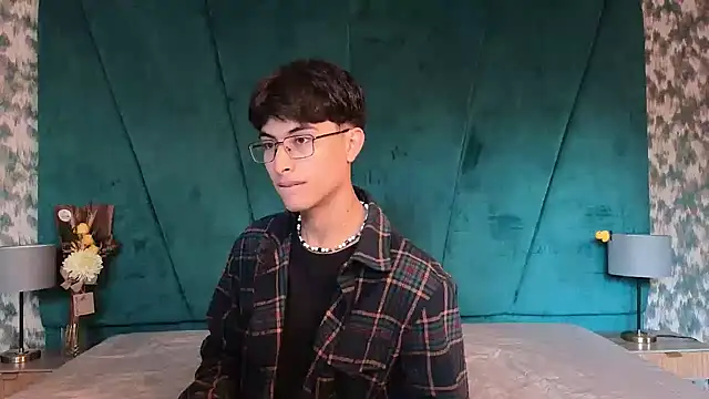 Snapshot of Aaron_Eze chatting on 02.18.26 Aaron Eze online show from 02.18.26